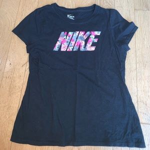 Girls Nike palm tree shirt🌺